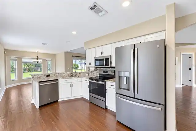 Listing Photo 12