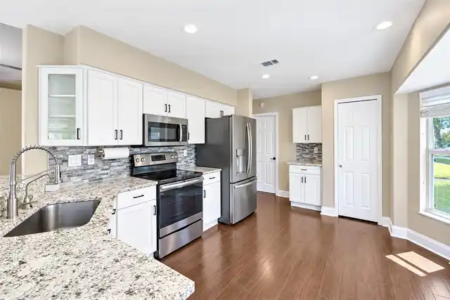 Listing Photo 14