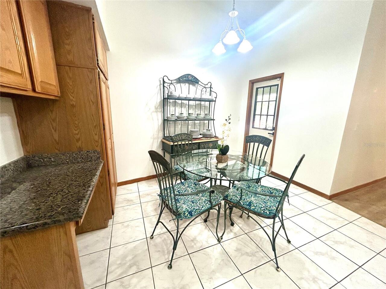 Listing Photo 12