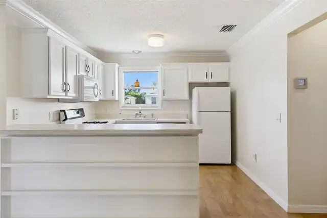 Listing Photo 16