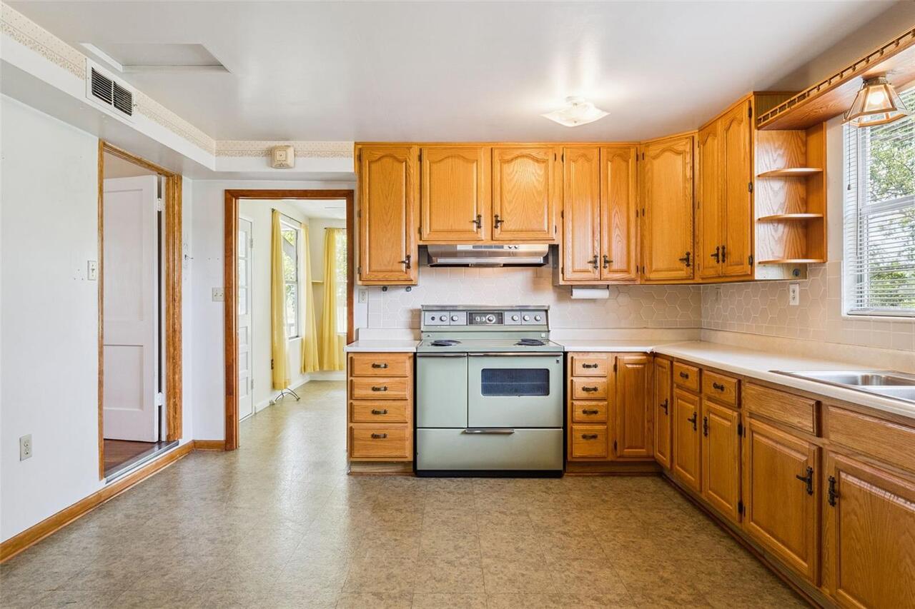 Listing Photo 16