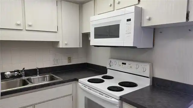 Listing Photo 9