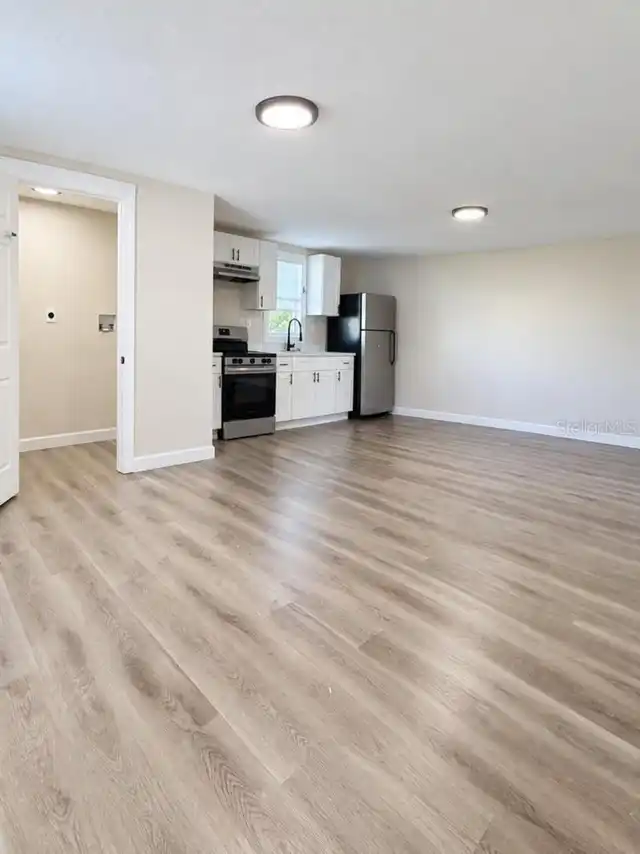 Listing Photo 9