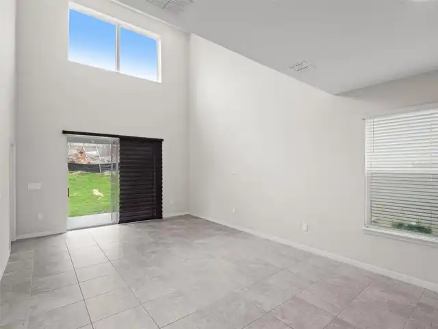 Listing Photo 12