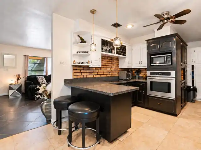 Listing Photo 11