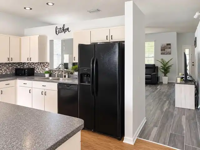 Listing Photo 15