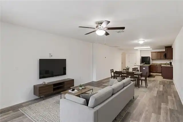Listing Photo 8