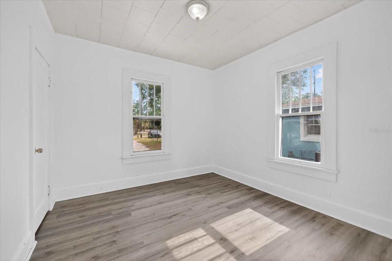 Listing Photo 9