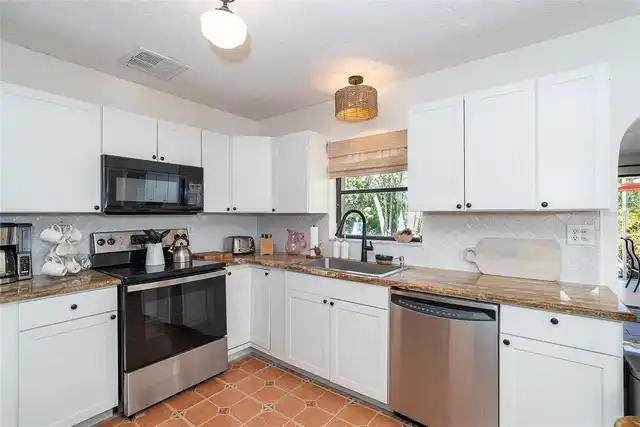 Listing Photo 17