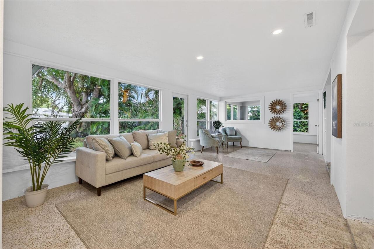 Listing Photo 11