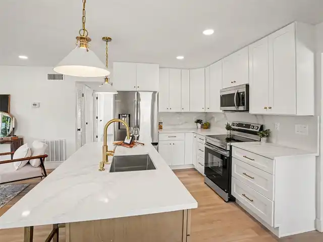 Listing Photo 10