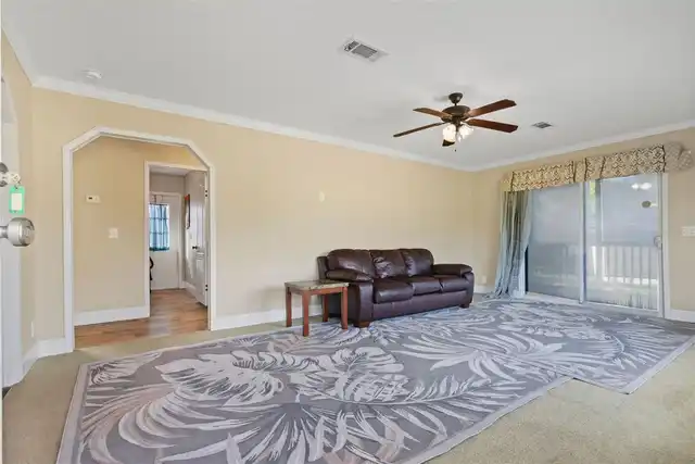 Listing Photo 14