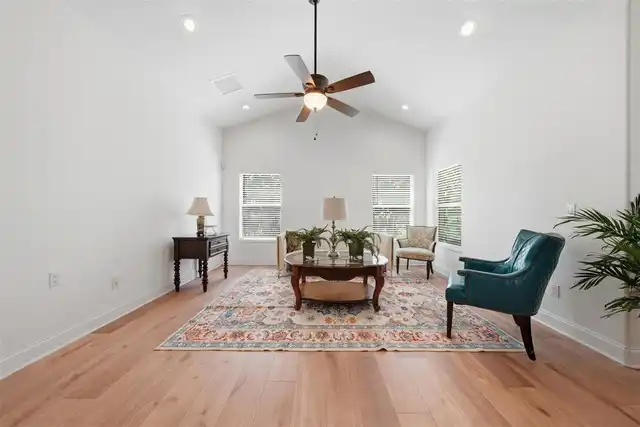 Listing Photo 7