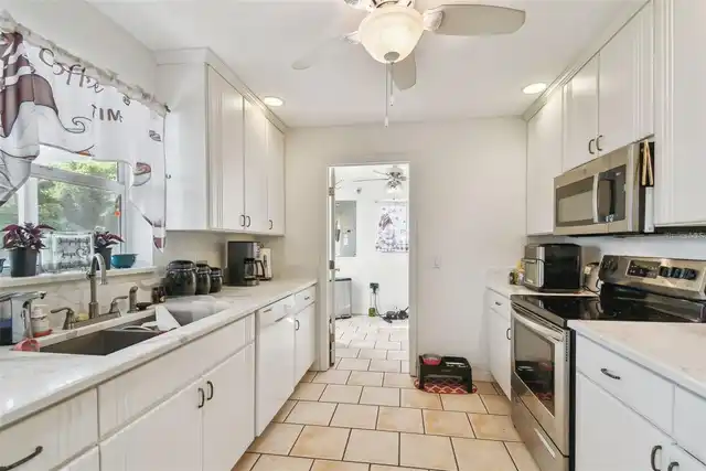 Listing Photo 11