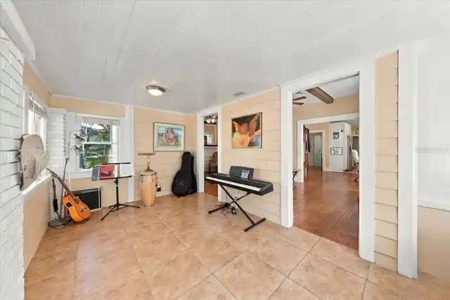 Listing Photo 9