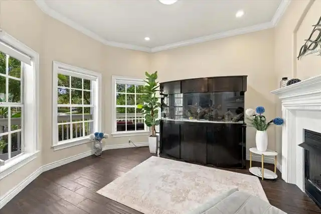 Listing Photo 12