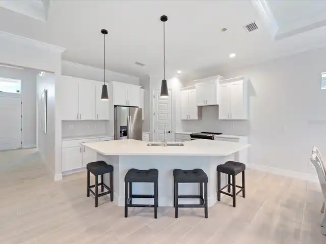 Listing Photo 10