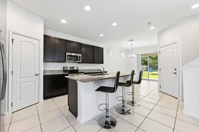 Listing Photo 10