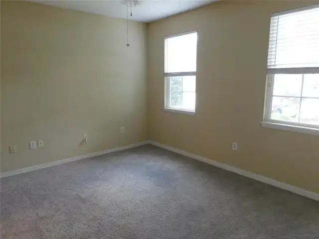 Listing Photo 12