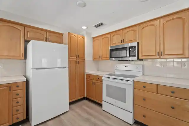 Listing Photo 16