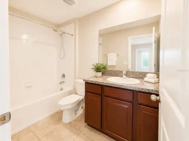 Listing Photo 11