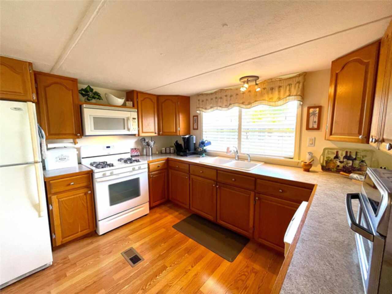 Listing Photo 10
