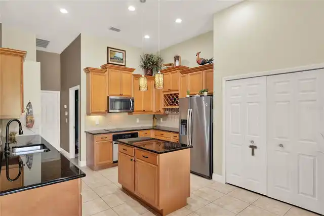 Listing Photo 10