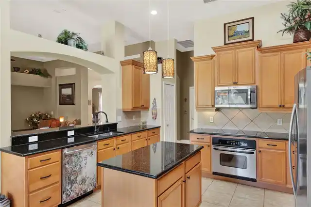 Listing Photo 11