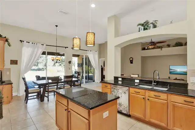 Listing Photo 12