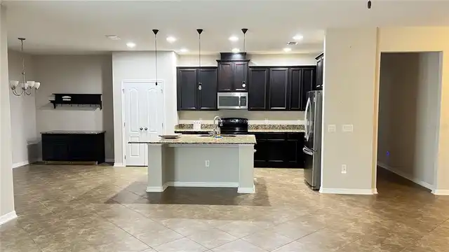 Listing Photo 12