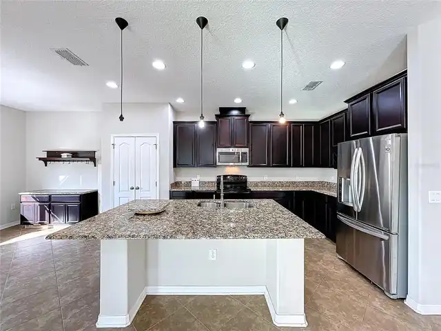 Listing Photo 14