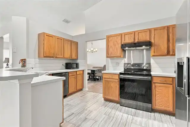 Listing Photo 11