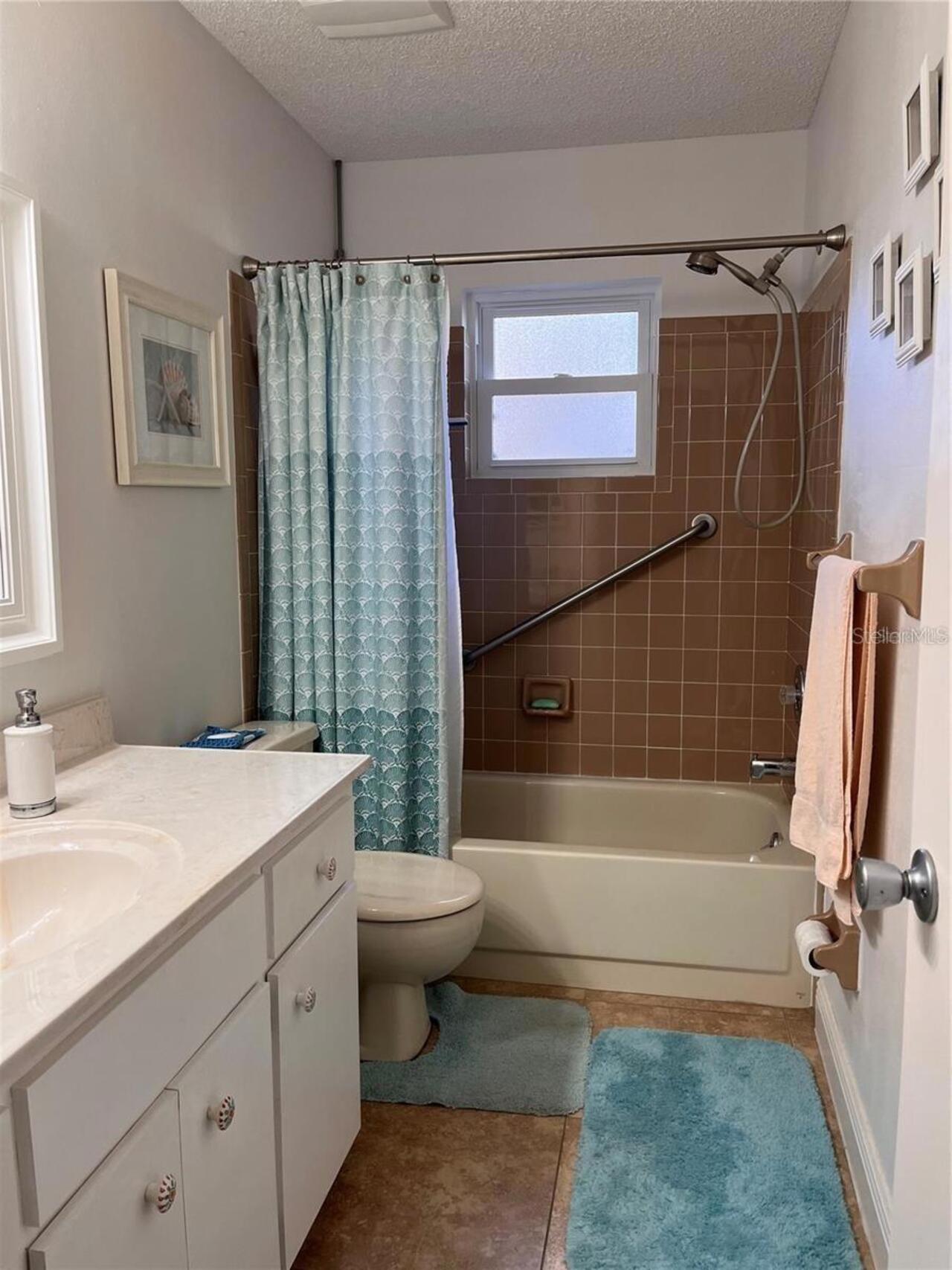 Listing Photo 12