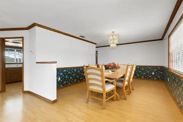 Listing Photo 10
