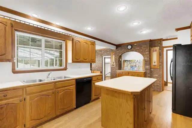 Listing Photo 15