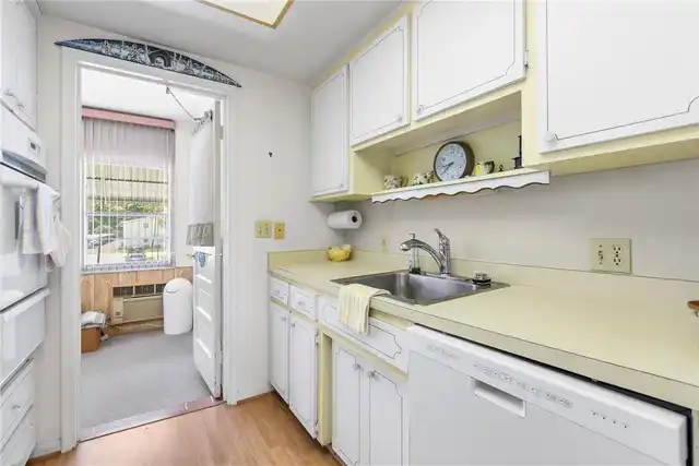 Listing Photo 12