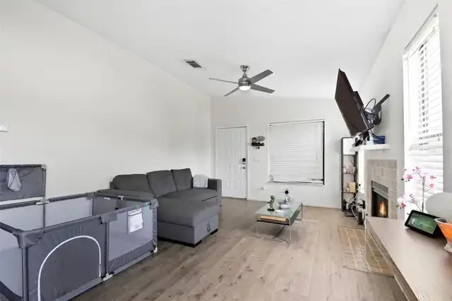 Listing Photo 6