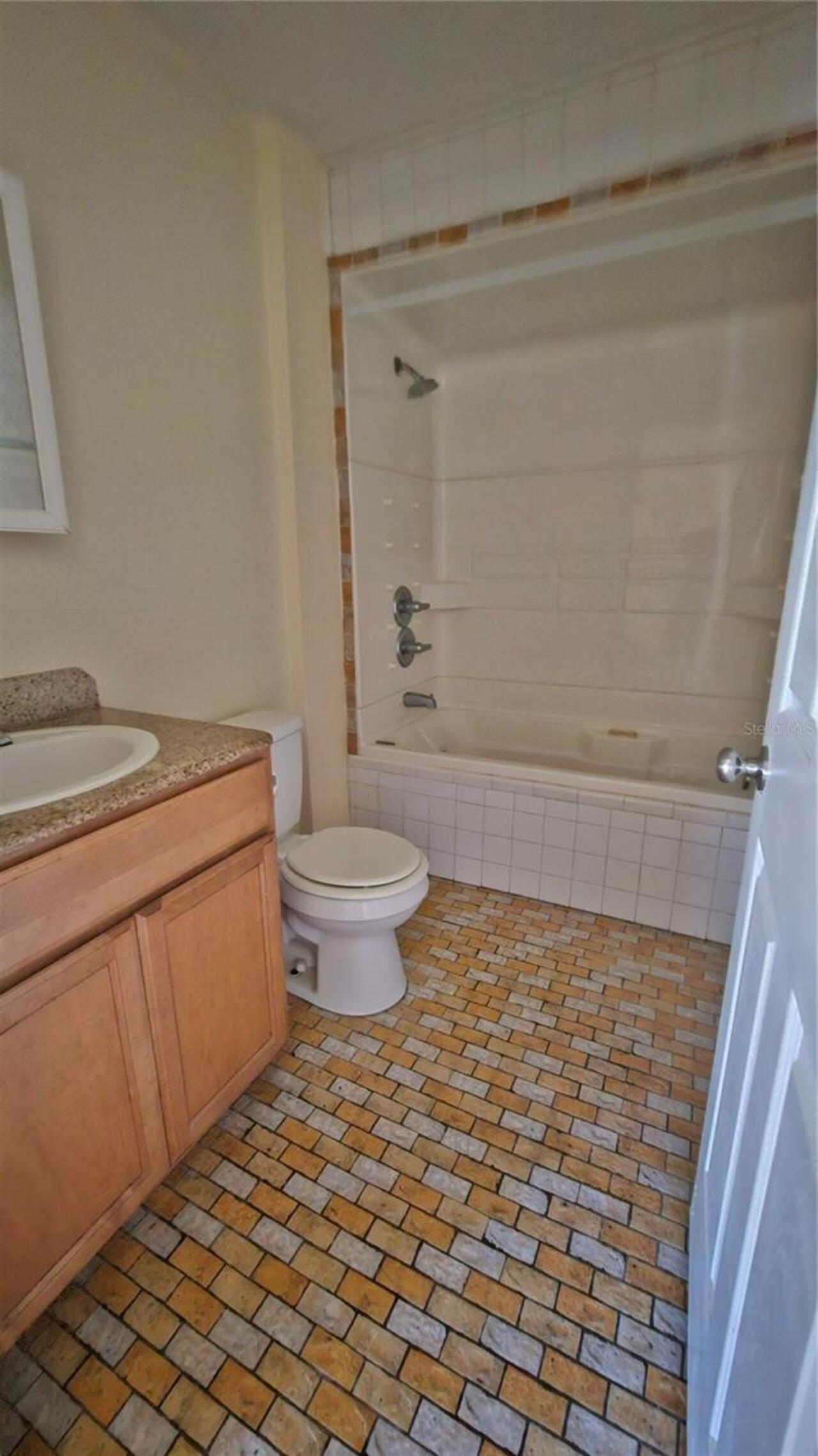 Listing Photo 9