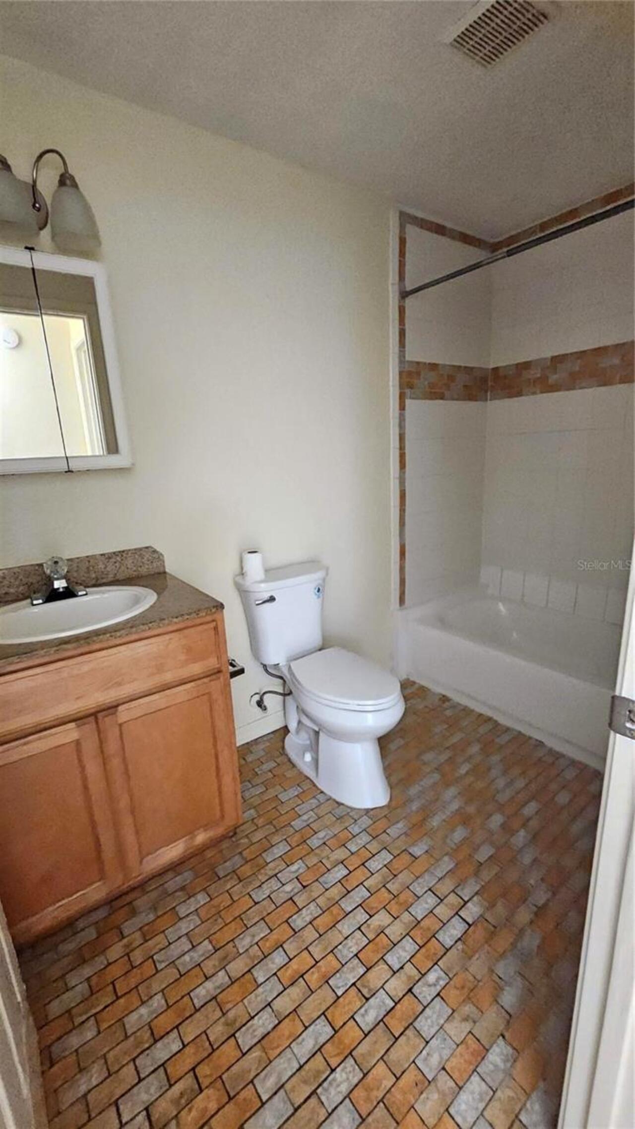 Listing Photo 12