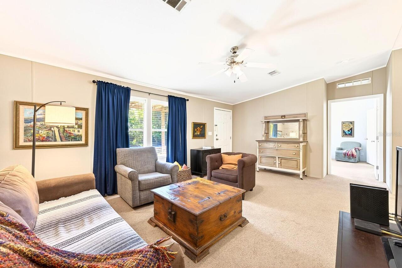 Listing Photo 11