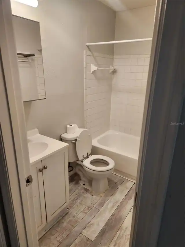 Listing Photo 8