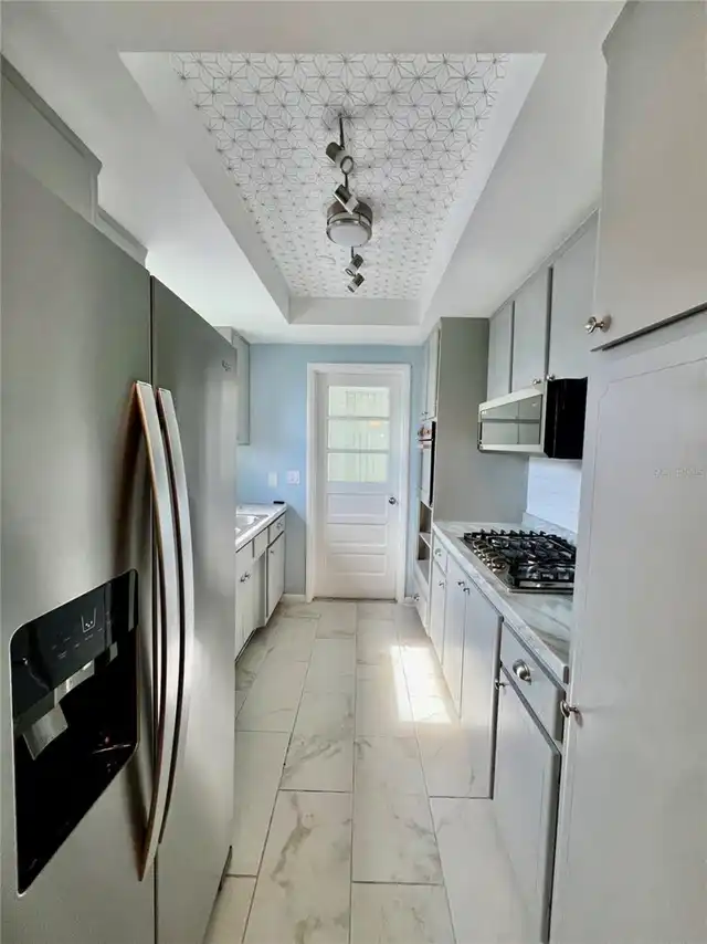 Listing Photo 9