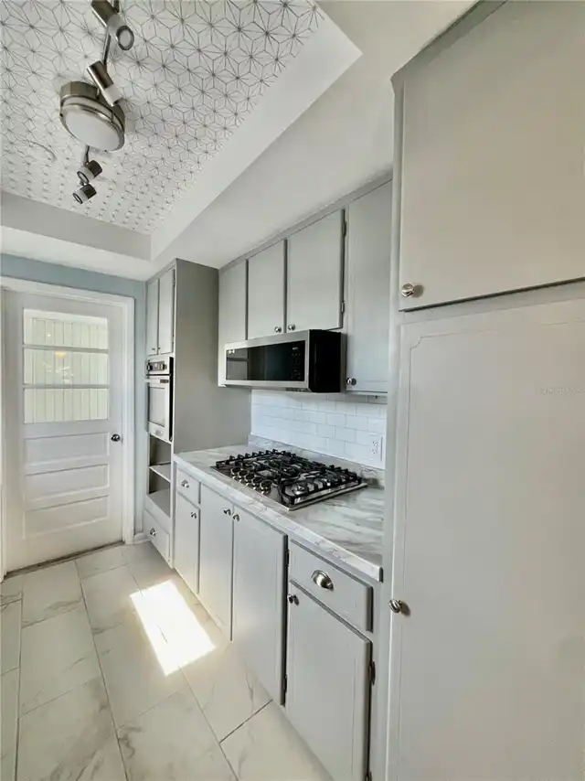 Listing Photo 11
