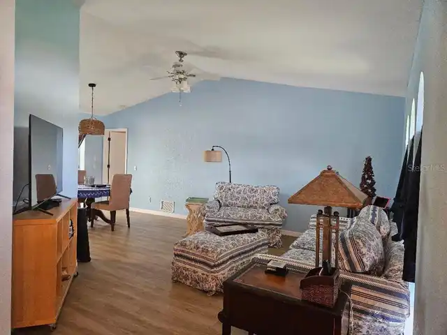 Listing Photo 9