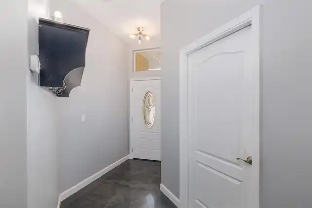 Listing Photo 9