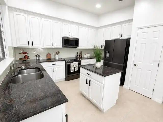 Listing Photo 8