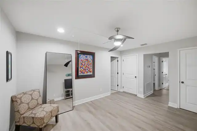 Listing Photo 12