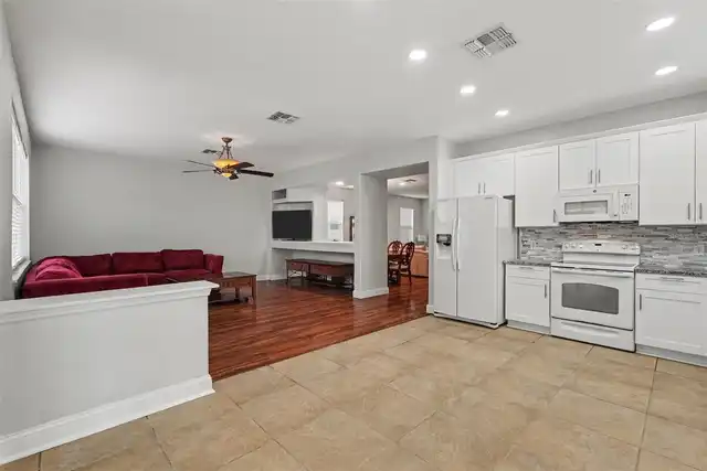 Listing Photo 9