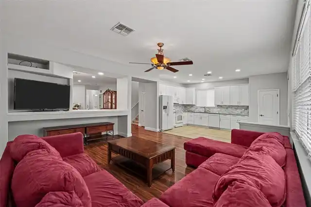 Listing Photo 10