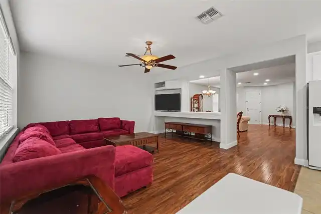 Listing Photo 11